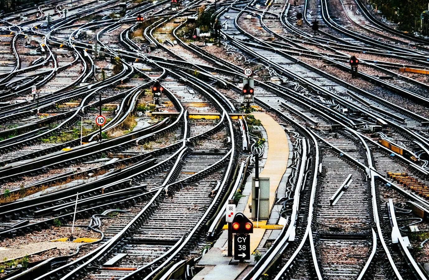 Mocny wzrost PKB, niska inflacja i dalsze obniżki stóp procentowych – prognozy ekonomistów ING na 2026 r.